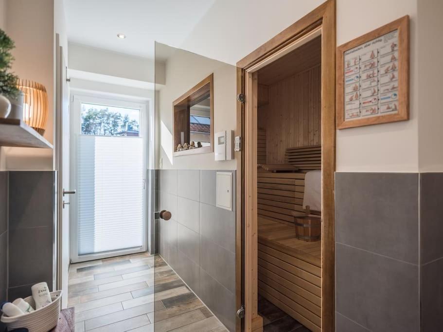 5 Sterne-Ferienhaus Eisvogel Am See Mit Sauna Und Kamin Krakow am See Esterno foto