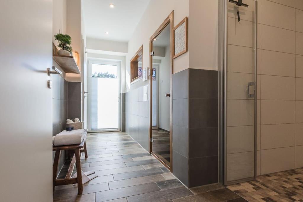 5 Sterne-Ferienhaus Eisvogel Am See Mit Sauna Und Kamin Krakow am See Esterno foto